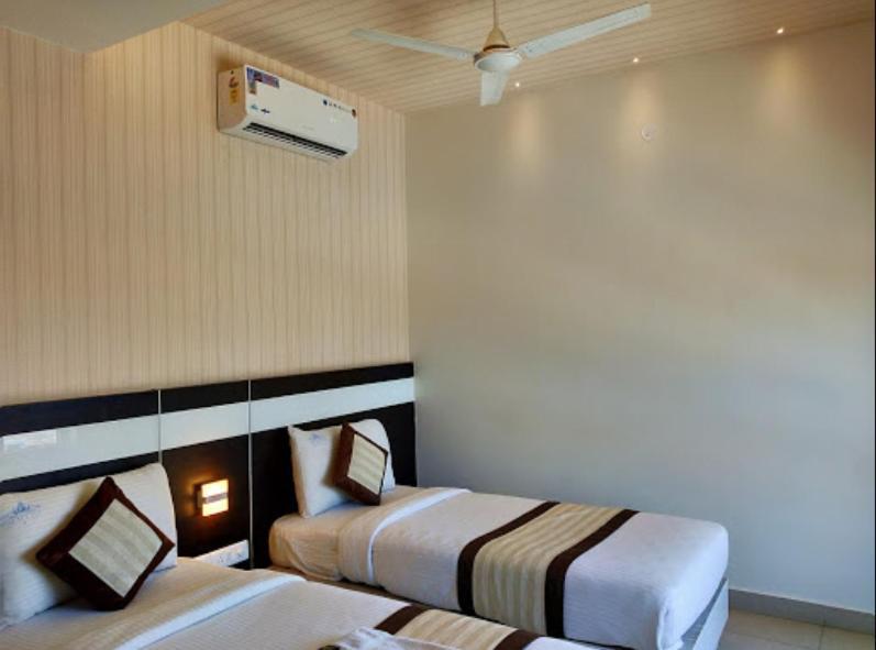 Yuvraj Palace Inn Mysore Exterior photo